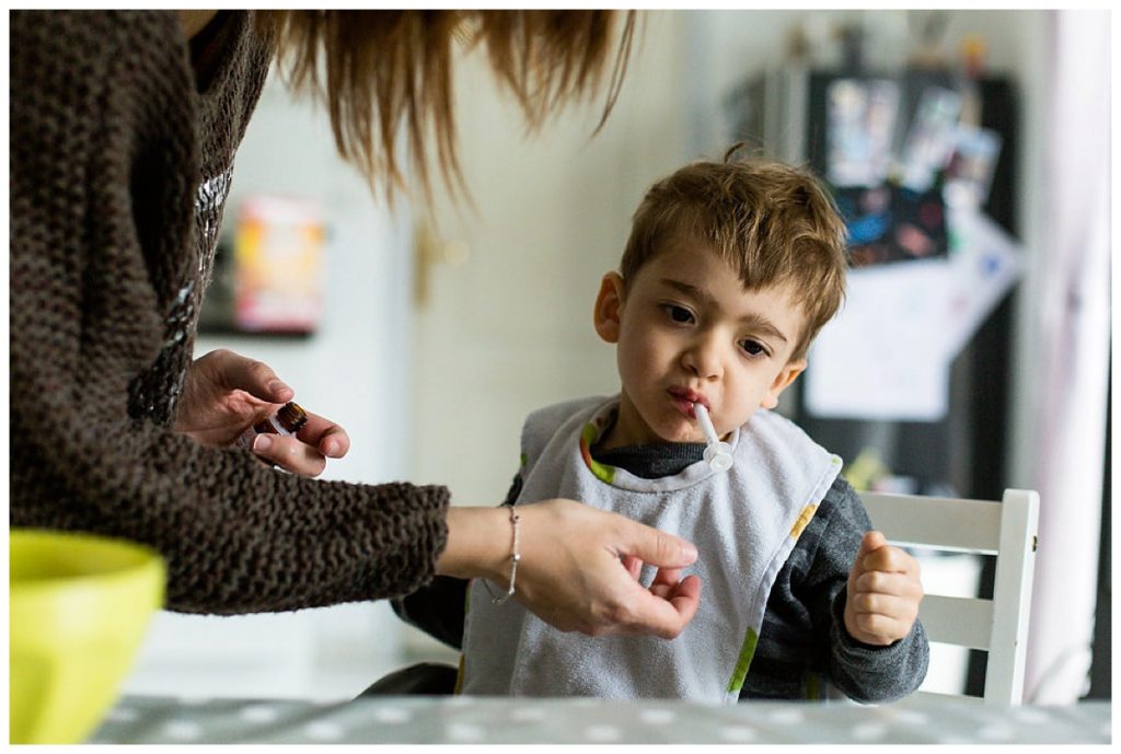 donner medicaments enfant handicape