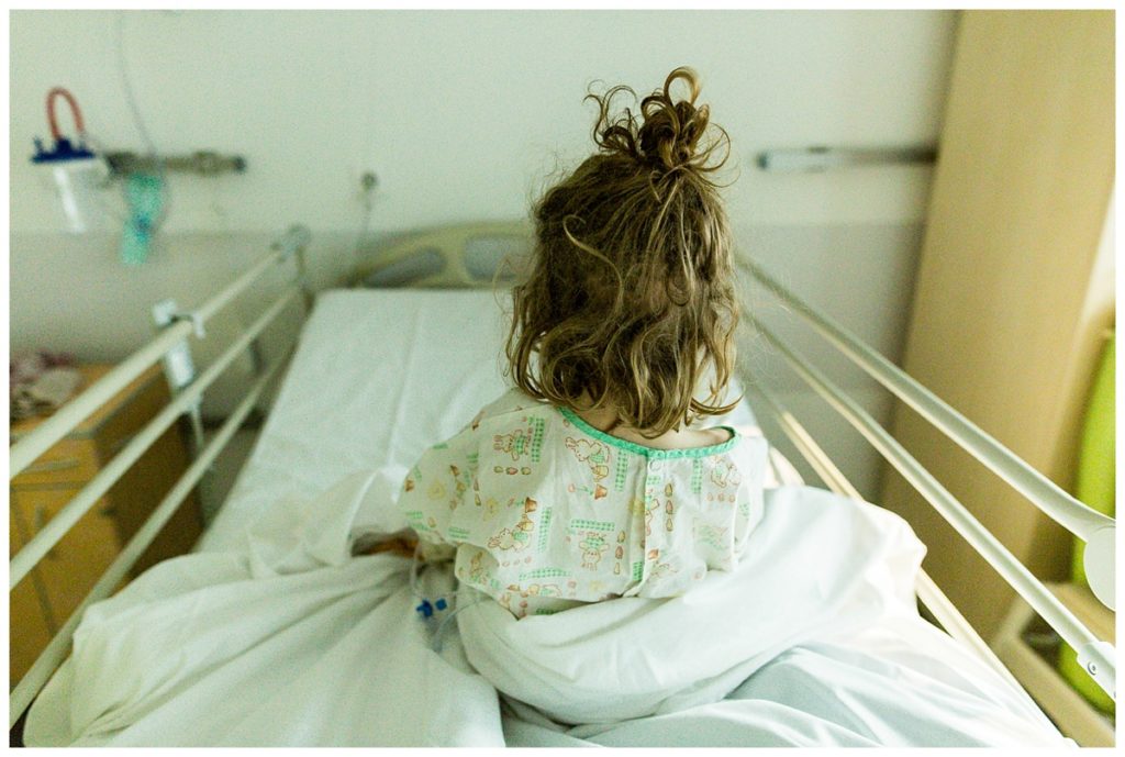 photographier le quotidien des enfants porteurs de handicap à l'hôpital - photographe handicap normandie - audrey guyon