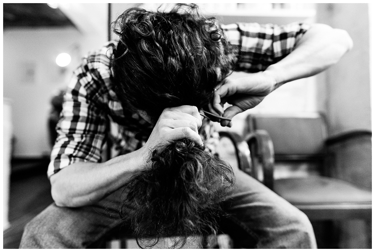 audrey guyon a photographié denis qui a donné ses cheveux à l'association solidhair