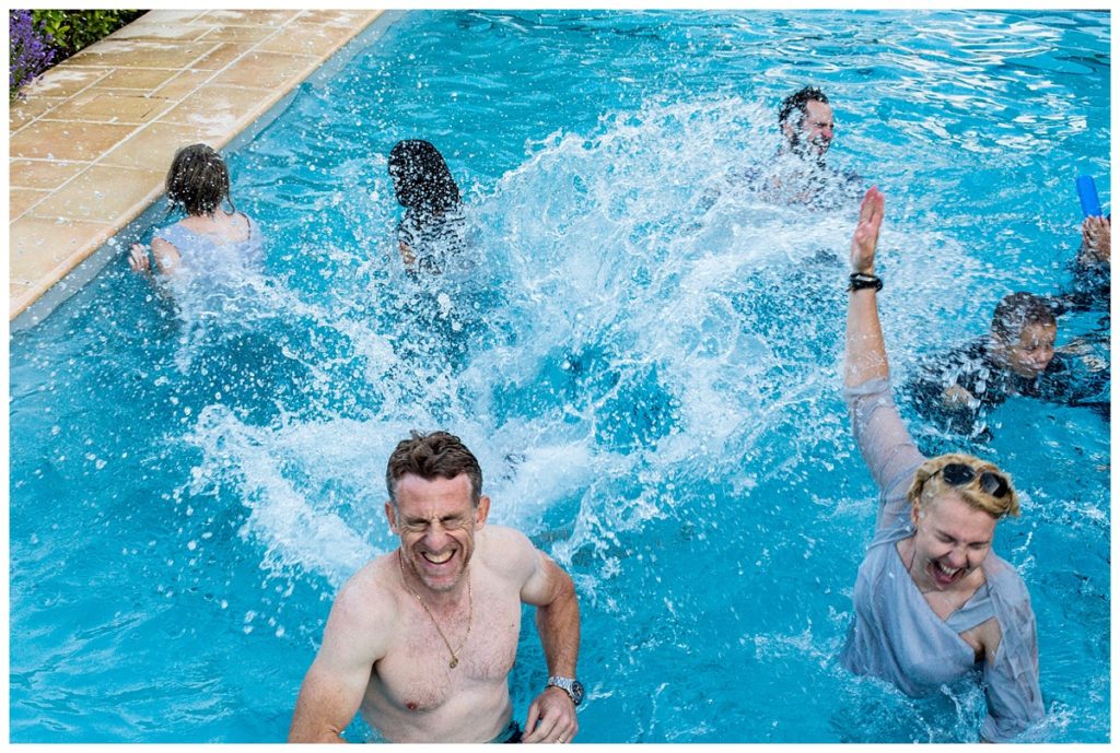 mariage gay dans une piscine