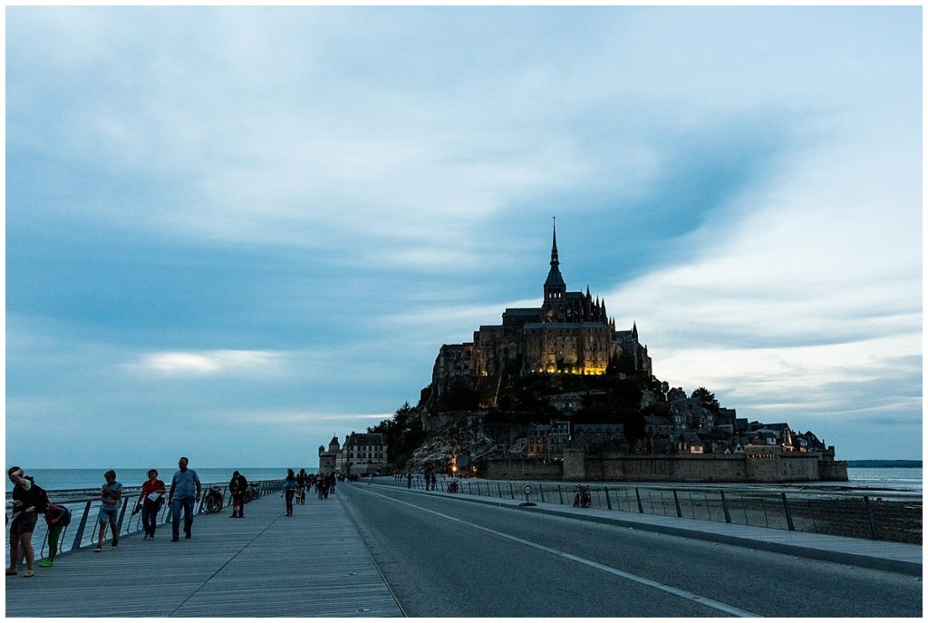 mont saint michel blue hour