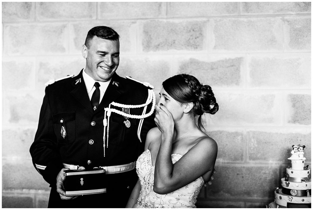 Découvrez un mariage d'émotions de gendarme sur le thème disney, photographié par audrey guyon, photographe mariage en normandie