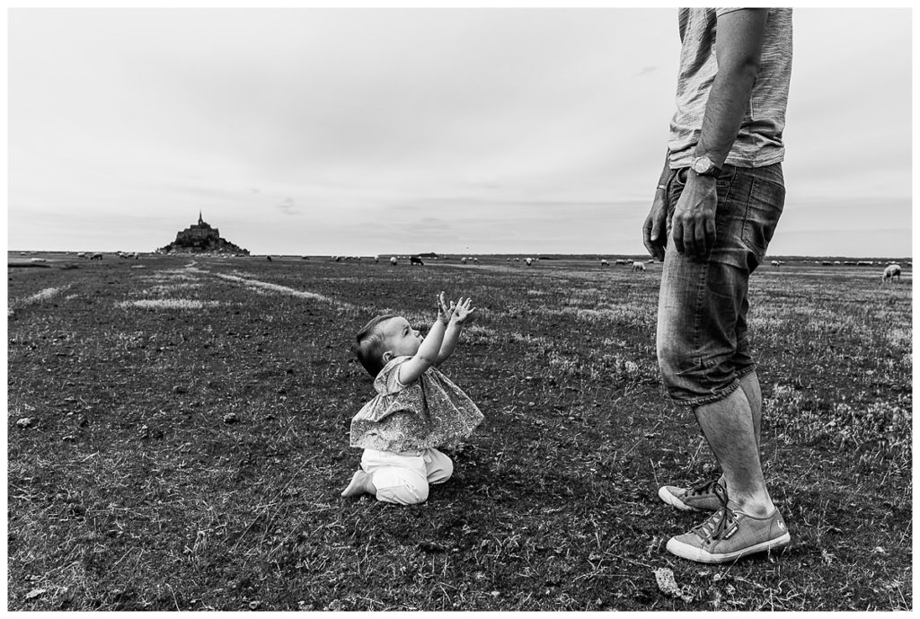 mont saint michel, demande en mariage surprise, seance photo famille, audrey guyon, photographe interprete, photographe emotions, family shoot, family photographer, photographe famille manche, photographe normandie, photographe lifestyle, demande en mariage, proposal