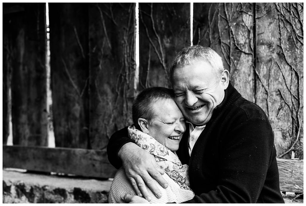 seance famille sous la pluie, photographe famille manche, photographe famille normandie, audrey guyon, photographe emotions, family photographer, photographe interprete, photos de famille, souvenir en famille, photographe lifestyle