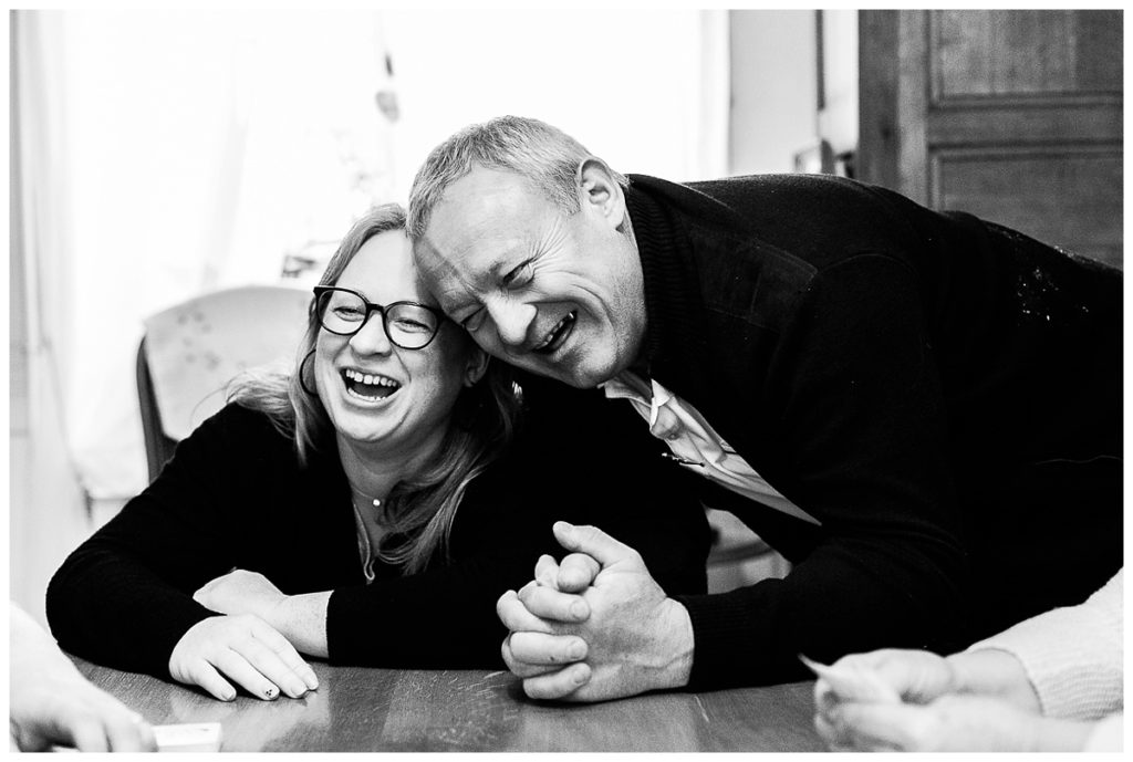 seance famille sous la pluie, photographe famille manche, photographe famille normandie, audrey guyon, photographe emotions, family photographer, photographe interprete, photos de famille, souvenir en famille, photographe lifestyle