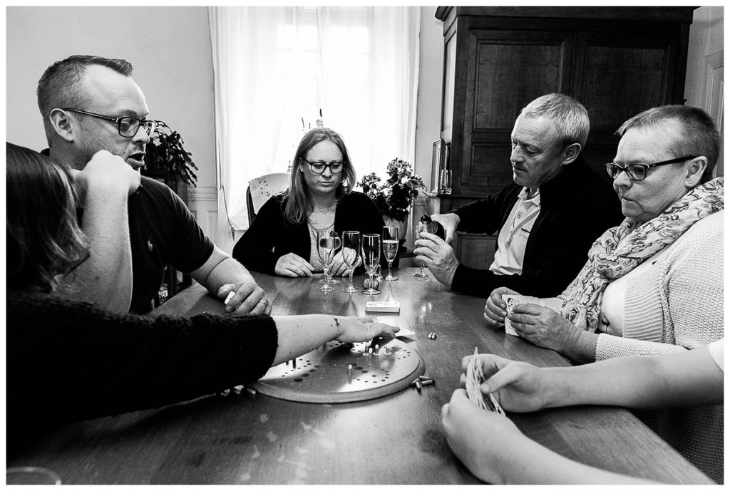 seance famille sous la pluie, photographe famille manche, photographe famille normandie, audrey guyon, photographe emotions, family photographer, photographe interprete, photos de famille, souvenir en famille, photographe lifestyle