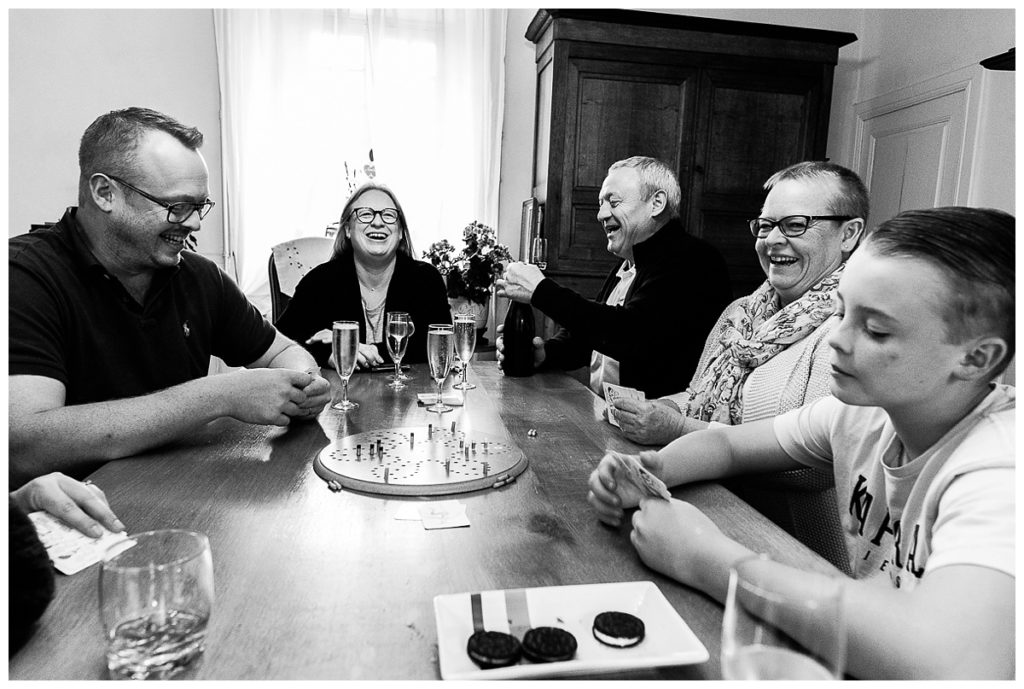 seance famille sous la pluie, photographe famille manche, photographe famille normandie, audrey guyon, photographe emotions, family photographer, photographe interprete, photos de famille, souvenir en famille, photographe lifestyle