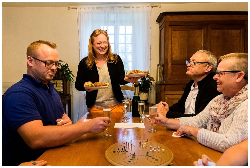 seance famille sous la pluie, photographe famille manche, photographe famille normandie, audrey guyon, photographe emotions, family photographer, photographe interprete, photos de famille, souvenir en famille, photographe lifestyle