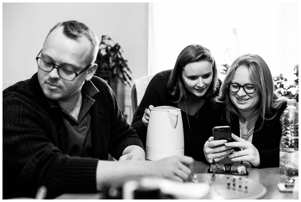 seance famille sous la pluie, photographe famille manche, photographe famille normandie, audrey guyon, photographe emotions, family photographer, photographe interprete, photos de famille, souvenir en famille, photographe lifestyle