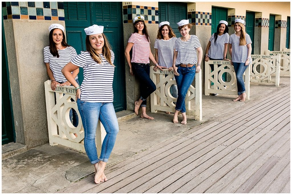 photos d'un evjf sur les planches de deauville, audrey guyon, photographe evjf à deauville