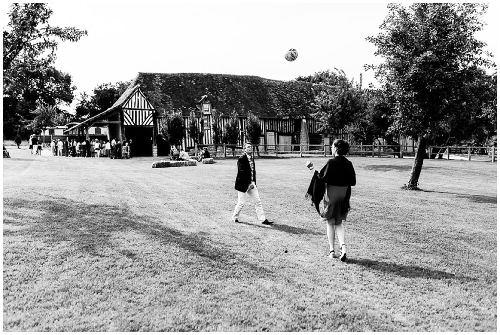 échange de ballon au vin d'honneur