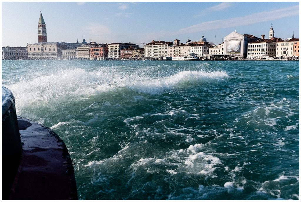 grand canal de venise en vaporetto