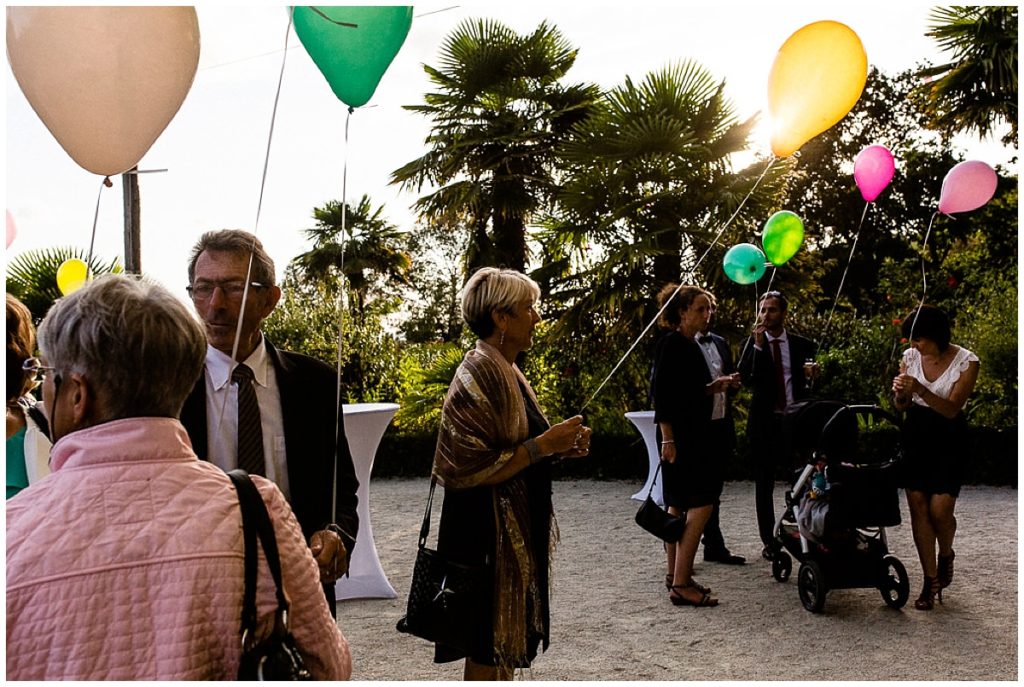 distribution de ballons pour un lâcher 