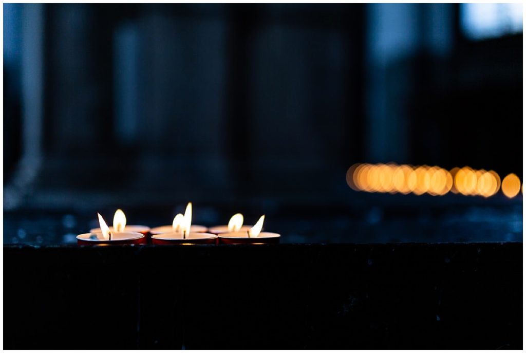 bougies dans une église à venise