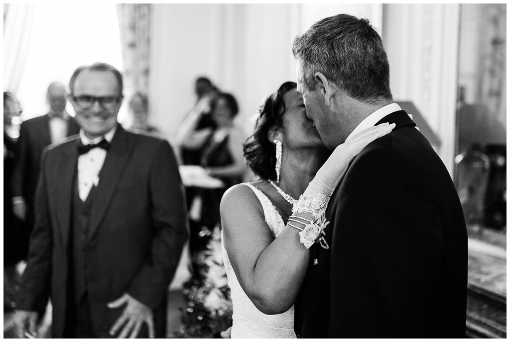 mariage rétro au chateau de courtomer en normandie photographié par audrey guyon, photographe mariage en normandie