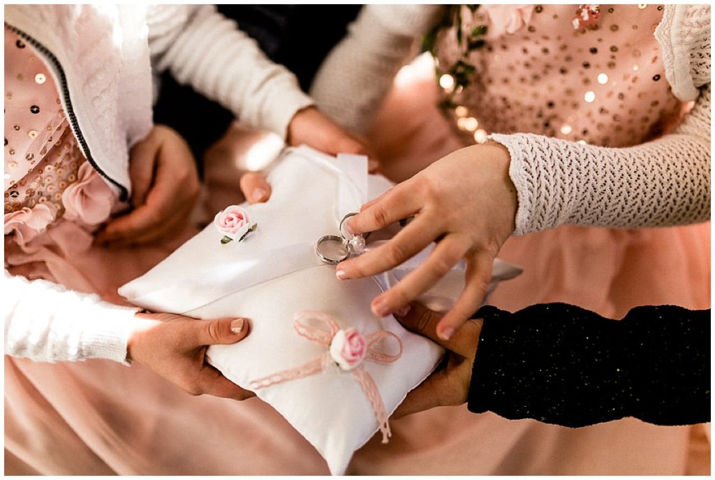 mariage hiver calvados normandie, alliances des mariés