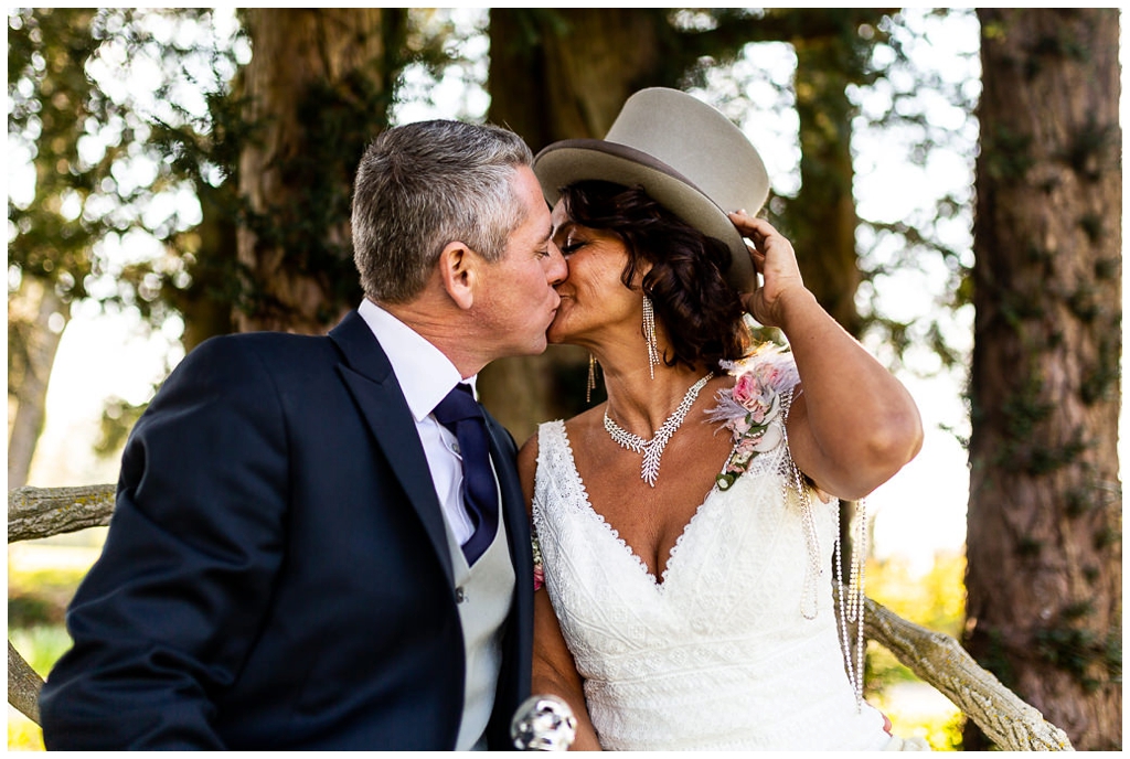 photo de couple mariage au chateau de courtomer