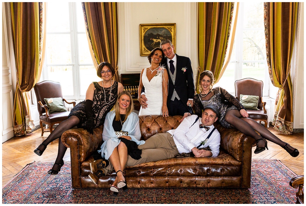 photo de groupe au chateau de courtomer, photographe mariage normandie audrey guyon