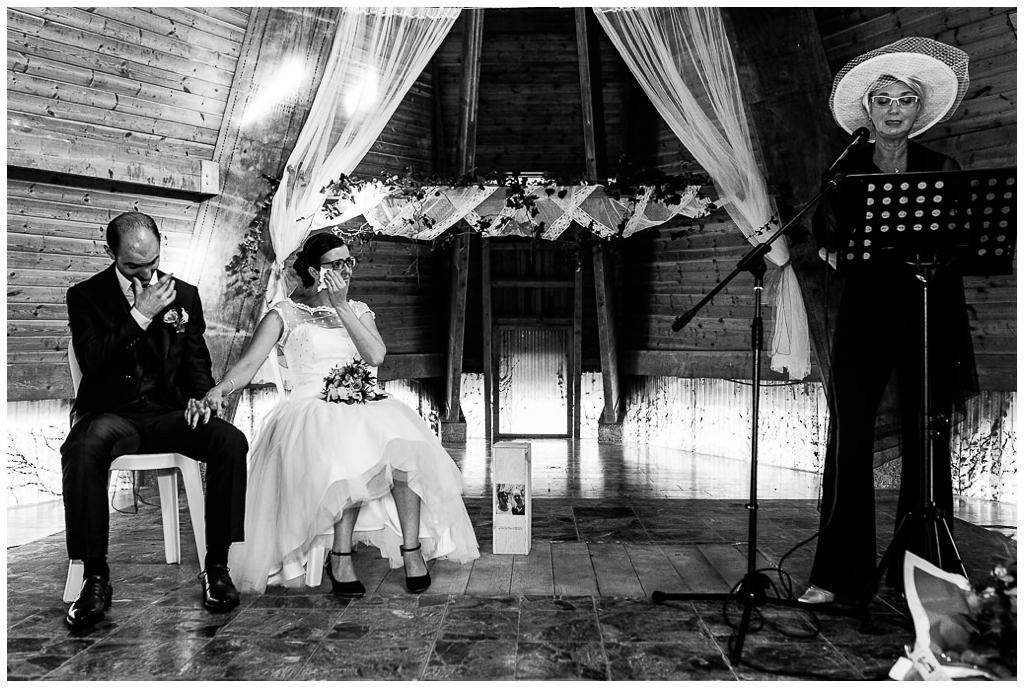 émotions cérémonie laique d'un mariage d'automne en normandie au domaine de la guérie, audrey guyon photographe mariage normandie