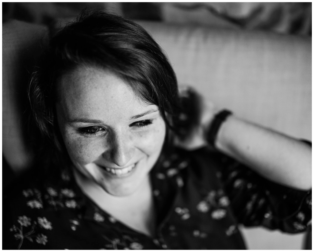 portrait de femme en noir et blanc par audrey guyon, photographe portrait en normandie