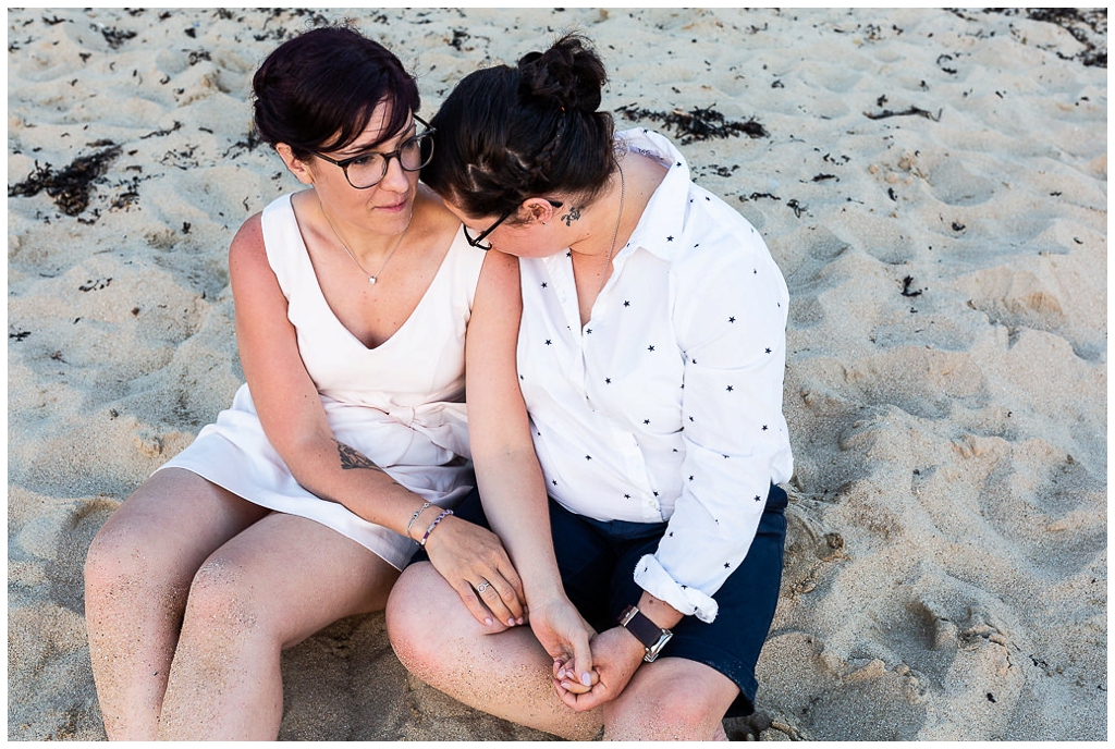 femmes qui s'aiment par audrey guyon photographe couple à saint Malo