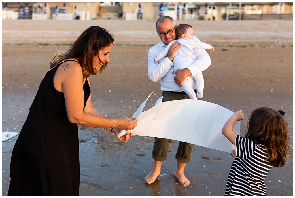 demande en mariage à cabourg photographiée par audrey guyon, photographe en normandie