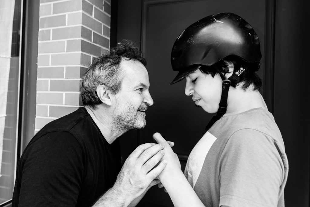 laurent savard et son fils gabin pour le projet photo autiste et alors de sos autisme france