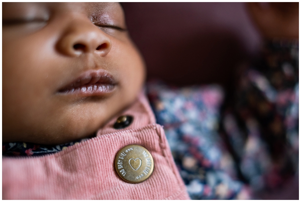 bouche de bébé, audrey guyon photographe nouveau né à domicile