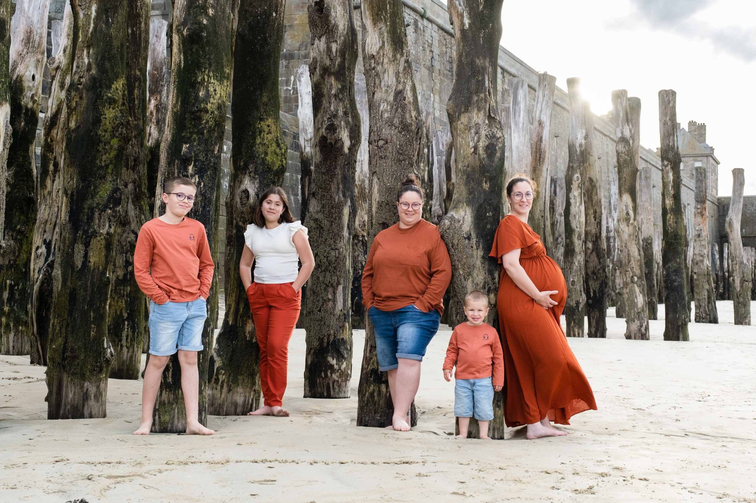 reportage photo famille normandie - seance photo famille en exterieur manche - audrey guyon