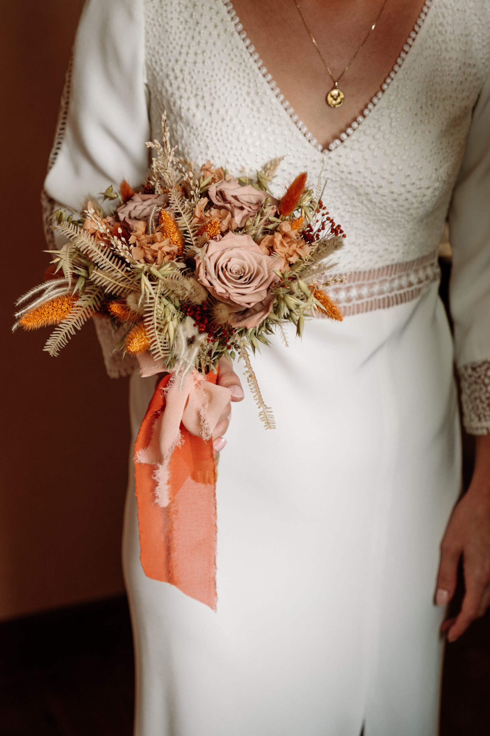 reportage photo mariage normandie - photographe mariage manche - audrey guyon photographe - bouquet de la mariée - mariage terracotta